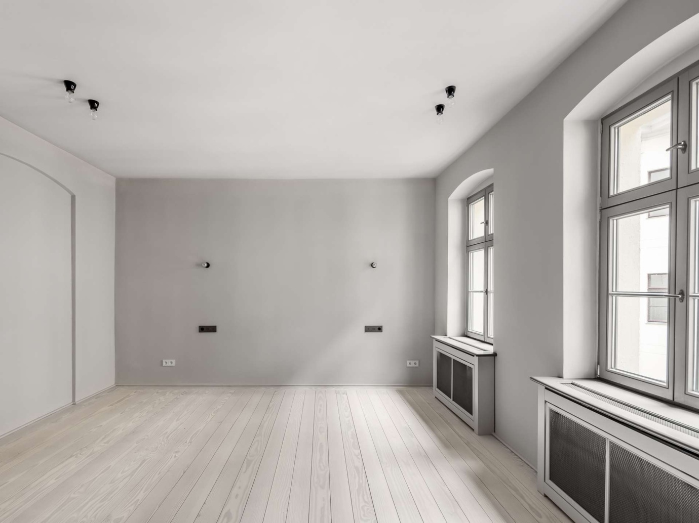 Aufwendig sanierte 2-Zimmer-Altbauwohnung mit großzügigem Schnitt &amp; Aufzug in Berlin-Mitte