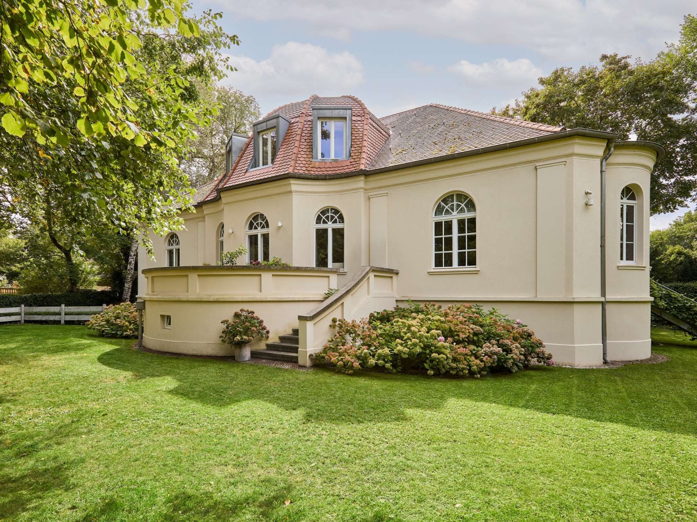 A special part of Potsdam: a villa on the waterfront in the Berlin suburbs