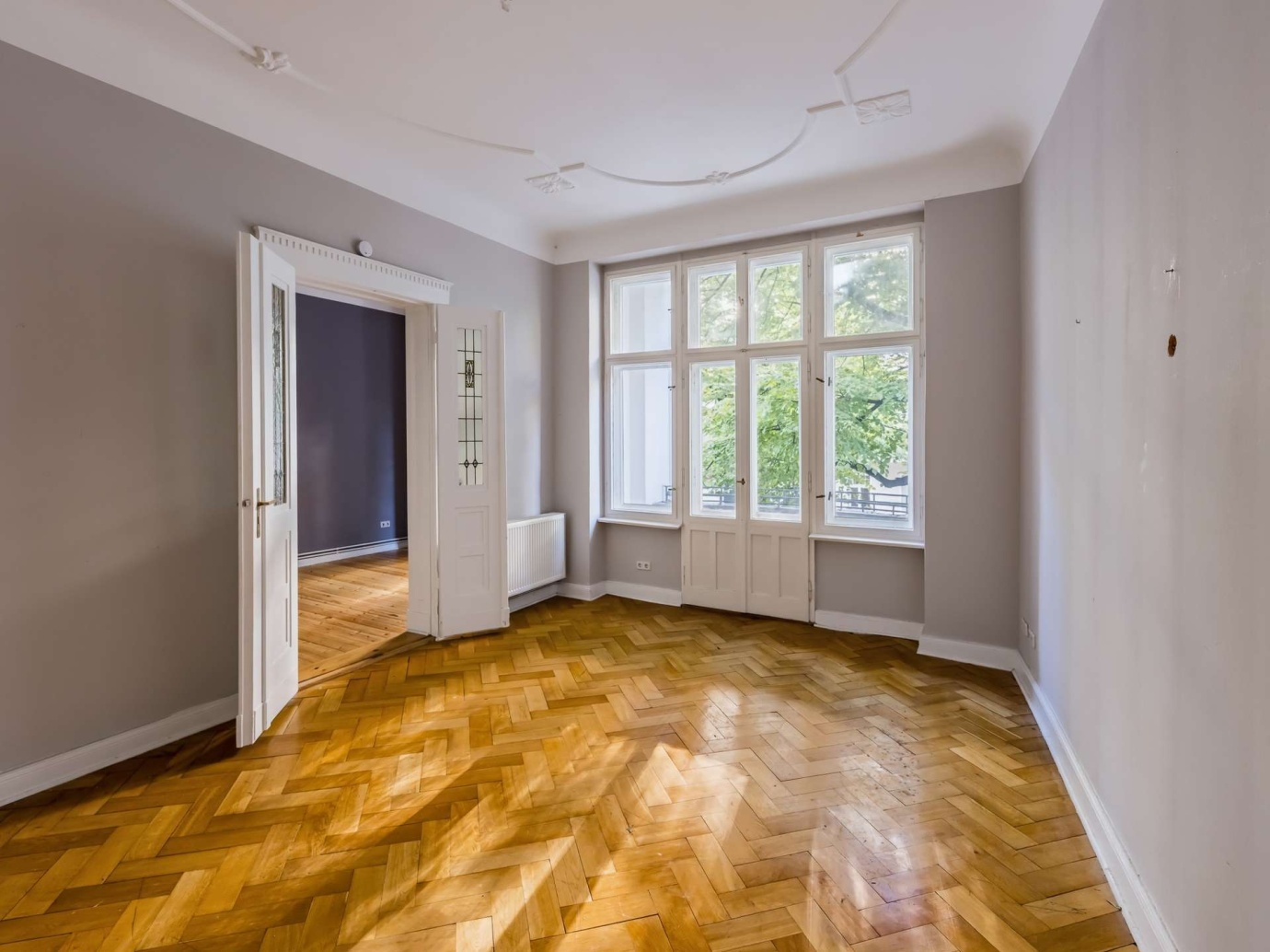 Spacious condominium in a historic building with a balcony