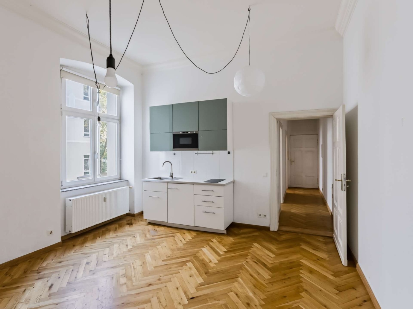 Representative Wilhelminian-era period building with abundant charm in Kreuzberg