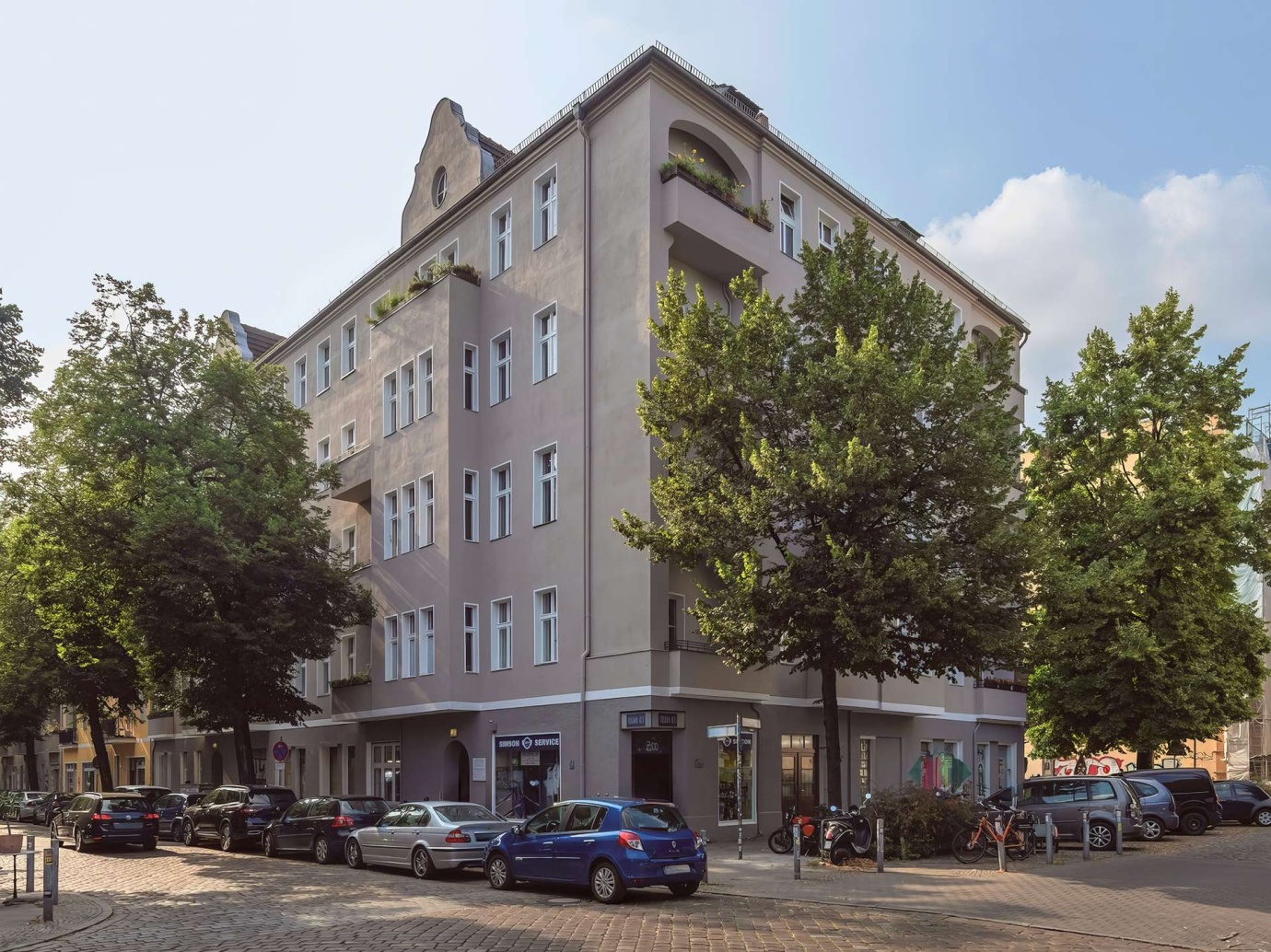 Rented 2-room flat in an historic building near Maybachufer