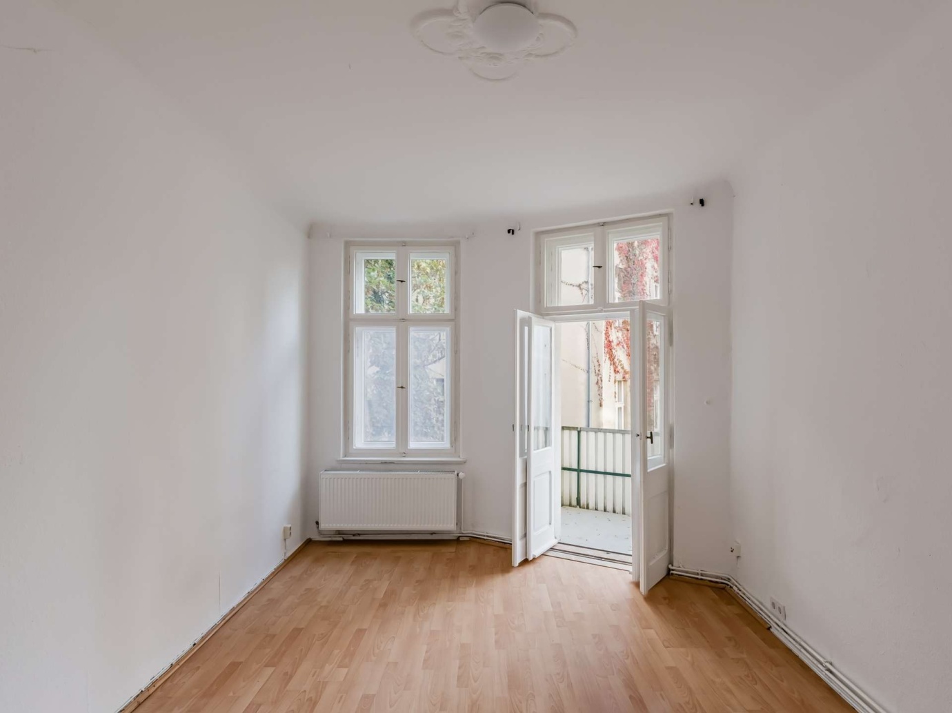 Charming, light-filled one-bedroom apartment in an older building with a balcony in Berlin-Friedenau
